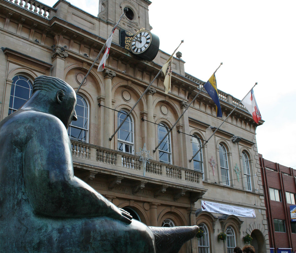 Loughborough Town Hall and Sockman statue